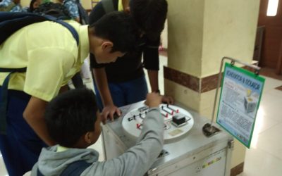 MENGUNJUNGI PAMERAN SAINS
