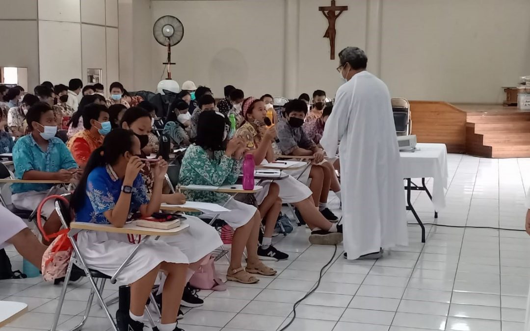 SEMINAR PANGGILAN KHUSUS DARI ALLAH SISWA KATOLIK SMP STRADA BHAKTI UTAMA