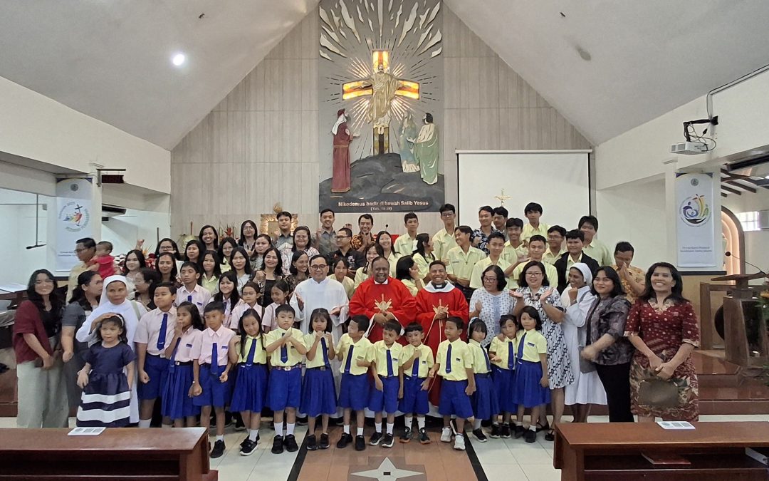 KEGIATAN KOOR SMP STRADA BHAKTI UTAMA DI GEREJA NIKODEMUS